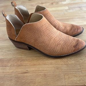 Lucky Brand Brown Suede Perforated Open Ankle Bootie, size 9 (40)